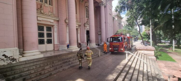 incêndio no Instituto de Educação de Minas Gerais