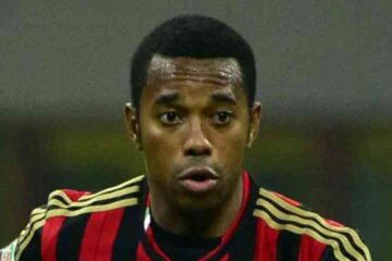 Robinho se põe à disposição da Justiça e diz que está em casa com a família