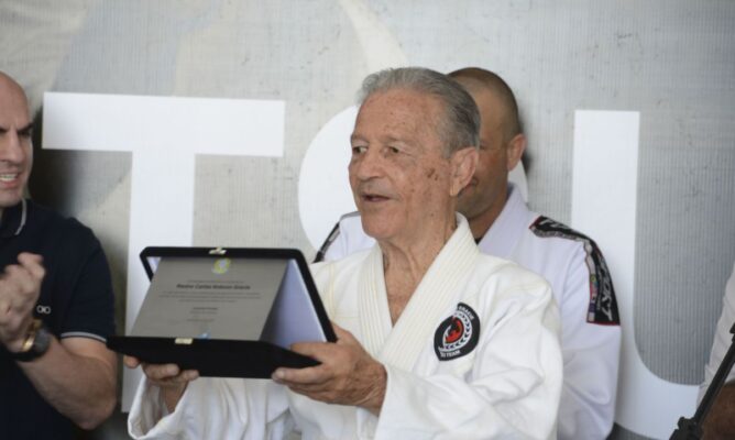 Referência do jiu-jitsu brasileiro, Robson Gracie morre aos 88 anos