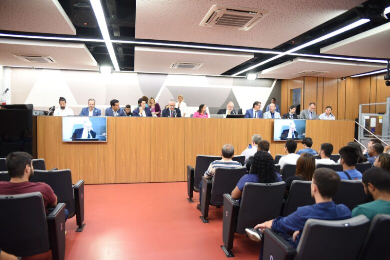 Fechamento do Aeroporto Carlos Prates motiva críticas em audiência na ALMG