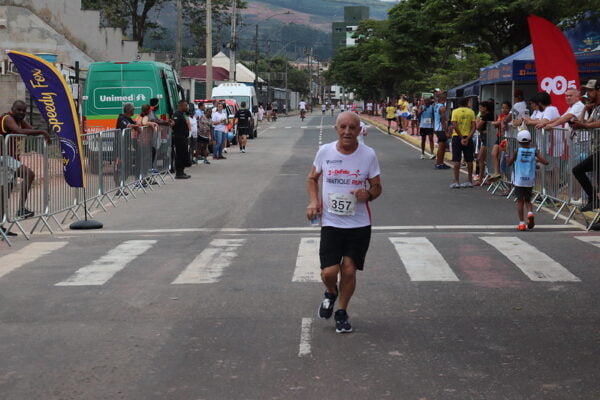 "Não pode ter preguiça, tem que ter disciplina", aconselha José de Oliveira, o mais velho a participar da Pratique Run - DeFato 30 Anos