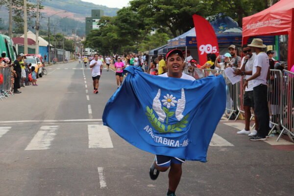 Alunos da Apae participam da Pratique Run - DeFato 30 Anos: "mais aceitação e menos preconceito", defende psicóloga