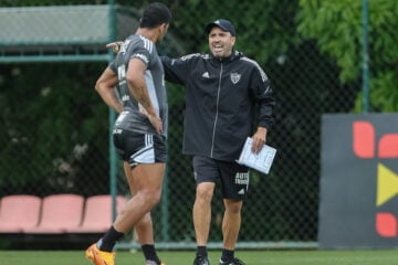 Presidente garante permanência de Coudet no Atlético-MG: ‘Reconheceu o erro dele’