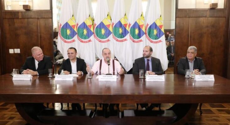 prefeito empossa novos secretários de Belo Horizonte