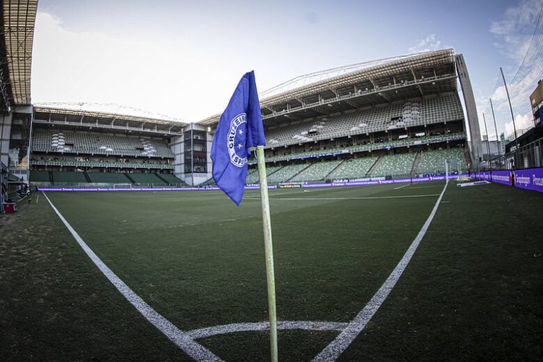 O estagiário está um pouco atrasado mas veio te lembrar que daqui a pouco tem Cruzeiro x Náutico na Caraça FM