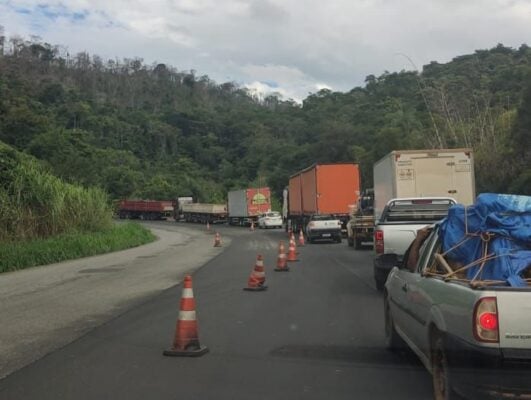 Obras de recapeamento seguem na BR-381; motoristas devem ter paciência