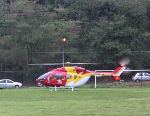 jovem-e-levado-de-helicoptero-apos-acidente-na-estrada-de-santa-maria