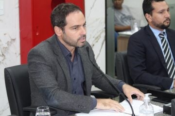 Motoristas de cooperativa contratada pela Prefeitura de Itabira estão com pagamentos atrasados, denuncia Neidson Freitas