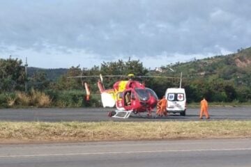 Carro cai em ribanceira com cerca de 100 metros e deixa feridos na BR-381