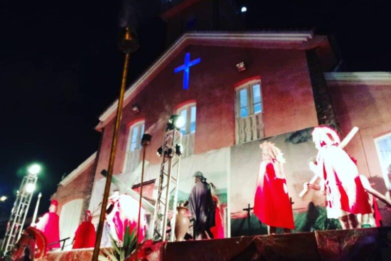 Encenação da Paixão de Cristo de Sertaneja acontece nesta sexta