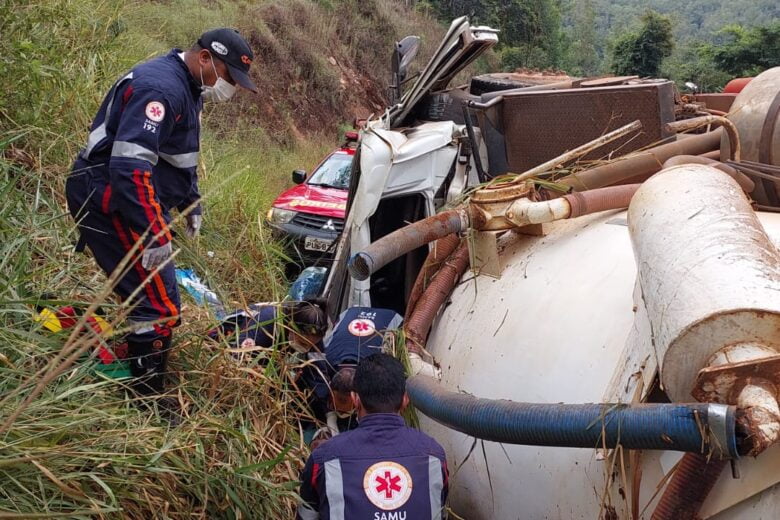 Motorista fica preso as ferragens em acidente na estrada do “Forninho”