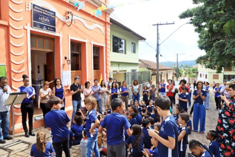 Prefeitura de Conceição do Mato Dentro reinaugura Biblioteca Municipal Joaquim Ribeiro Costa