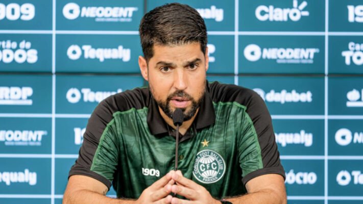 Primeiro de muitos! Coritiba dispensa o técnico António Oliveira