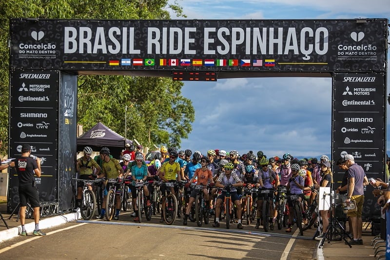 Brasil Ride Espinhaço 2023: Tiago Ferreira e Marcella Toldi vencem a etapa Rainha em Conceição do Mato Dentro