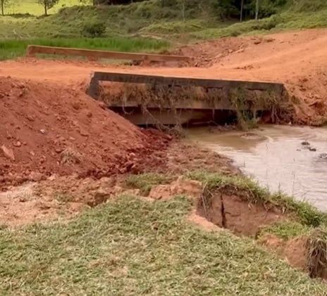 Vereadores criticam reforma de ponte na zona rural de Itabira; Prefeitura promete estrutura nova