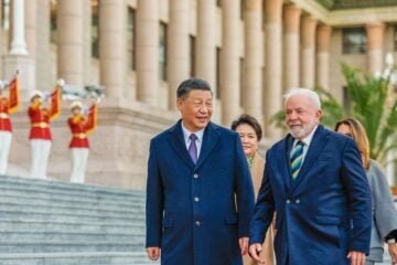 Em viagem à China, Lula assina 15 acordos comerciais e parcerias em projetos