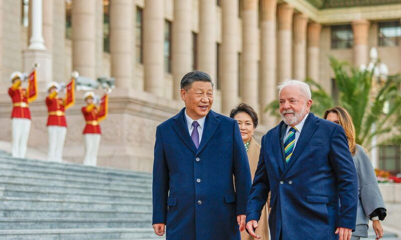 Em viagem à China, Lula assina 15 acordos comerciais e parcerias em projetos