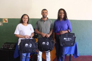 Prefeitura de Fabriciano inicia entrega do kit escolar do professor