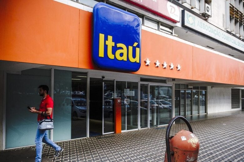 Banco Itaú é multado por problemas de atendimento em agência de Belo Horizonte