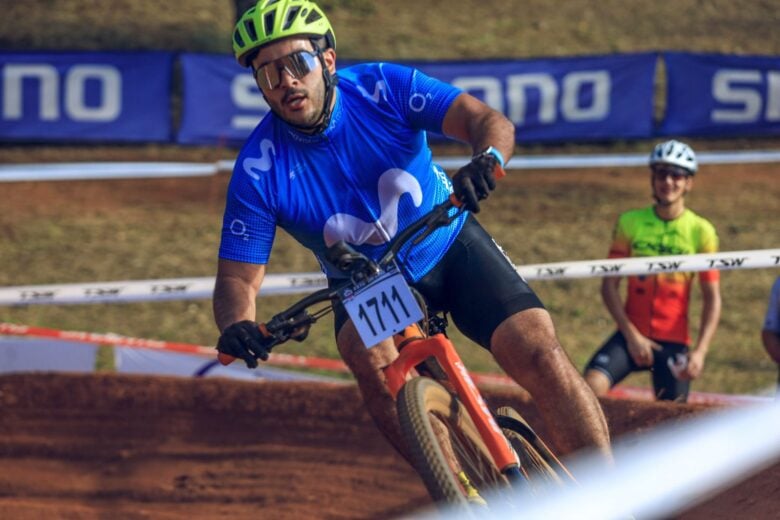 Monlevadense Maycon Costa conquista três pódios em competição internacional de mountain bike