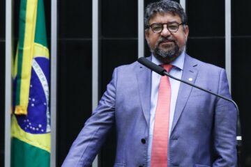 “Parem de espetáculo!” Vice-presidente do PT critica operação contra Bolsonaro