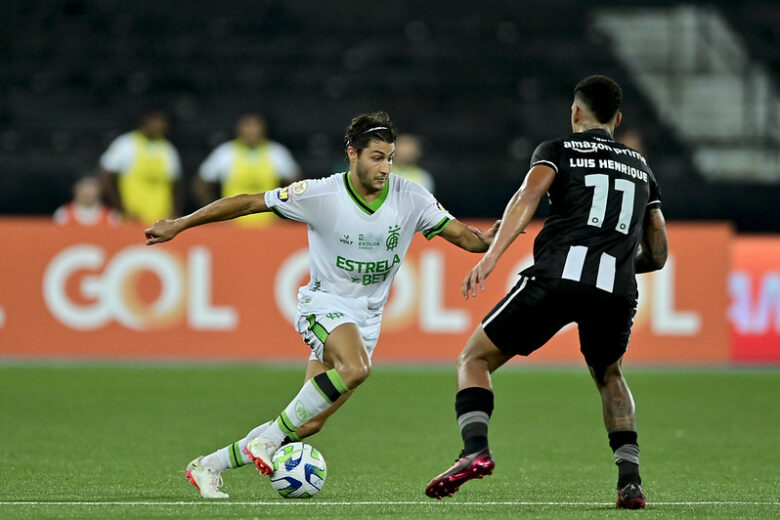 Em duelo de reservas, Botafogo supera América-MG e abre vantagem na liderança do Brasileirão