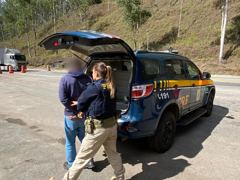 Fisioterapeuta acusado de estupro é preso na BR-381, em Monlevade