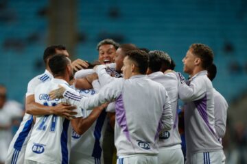 Bruno Rodrigues faz golaço, perde outro feito, e Cruzeiro empata contra o Grêmio