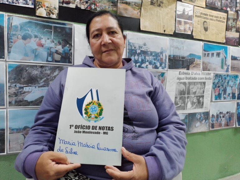 Regularização Fundiária: Prefeitura de Monlevade entrega mais 30 escrituras
