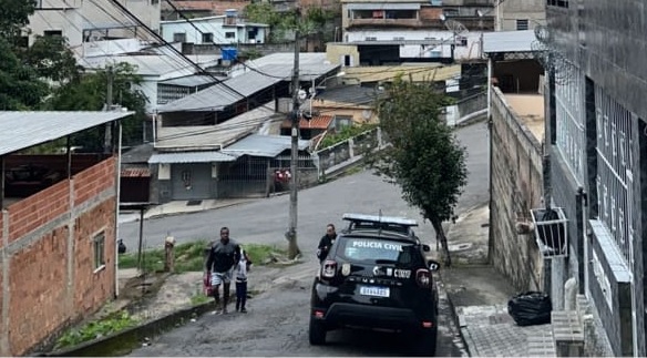 Polícia Civil prende quatro pessoas por tráfico de drogas e tentativa de homicídio