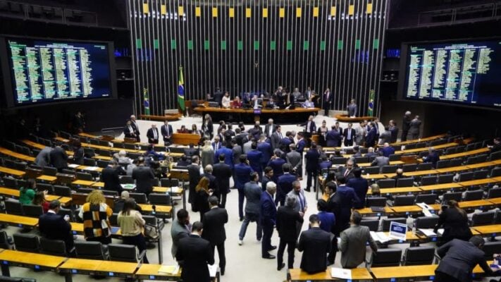 Câmara aprova regime de urgência para votação do marco temporal de terras indígenas