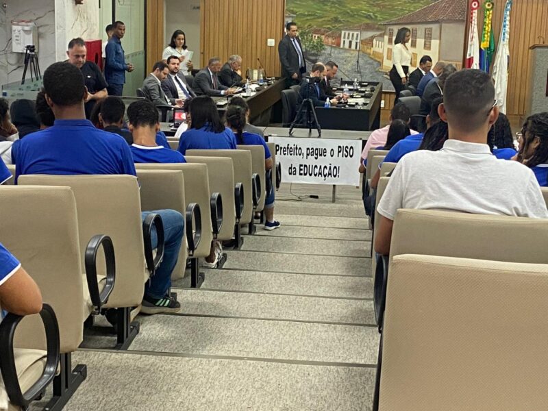 Professores cobram na Câmara: “pague o piso e mostre que nós estamos sendo valorizados de verdade”