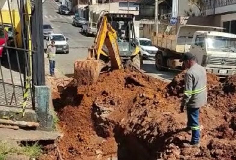 Saae identifica e corrige vazamento oculto que prejudicava abastecimento no Centro de Itabira