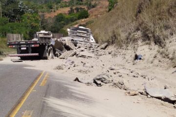Acidente com carreta deixa motorista ferido na estrada de Nova Era