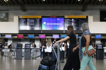 CVC é multada por publicidade enganosa em anúncio de pacote de viagem