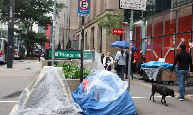 Tristeza: morador de rua é encontrado morto após noite fria