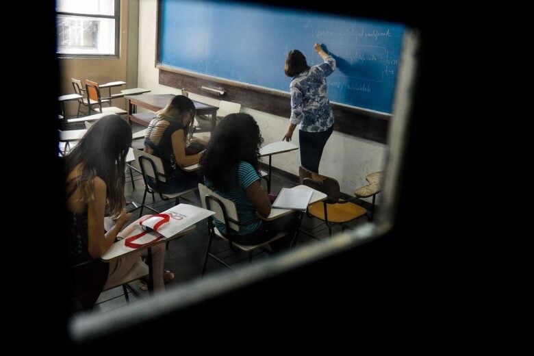 Governo de Minas publica novos atos de progressão e promoção para servidores da Educação