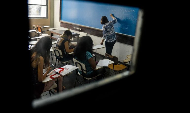 Painel em congresso de prefeituras discute sistema municipal de educação