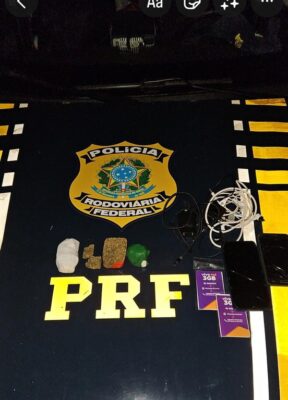 Dois homens arremessam "kit presídio", fogem de PRF e acabam presos