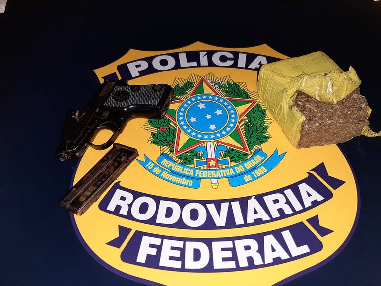 PRF prende dois homens e apreende pistola, munições e drogas na BR-381