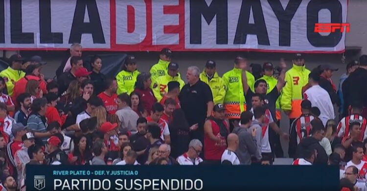 Jogo entre River Plate e Defensa y Justicia é suspenso devido a morte de torcedor