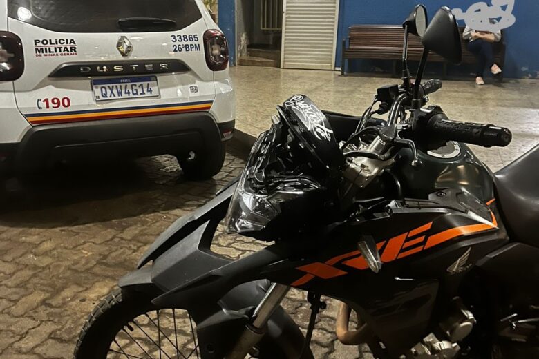 Dupla é presa com motocicleta clonada em Santa Bárbara