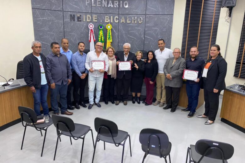 Câmara de Bom Jesus do Amparo homenageia DeFato com moção de aplauso