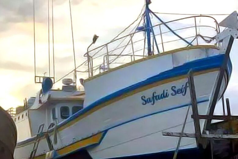 Marinha continua buscas por dois pescadores desaparecidos em naufrágio