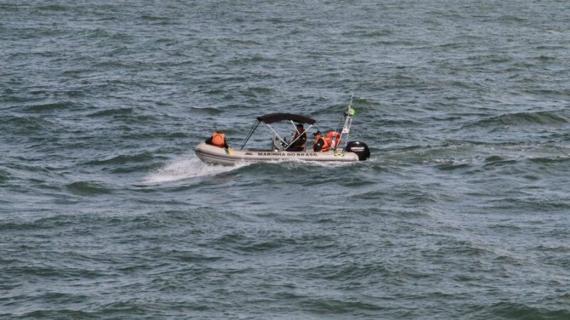 Barco naufraga em Santa Catarina após ciclone no Sul; Marinha busca desaparecidos