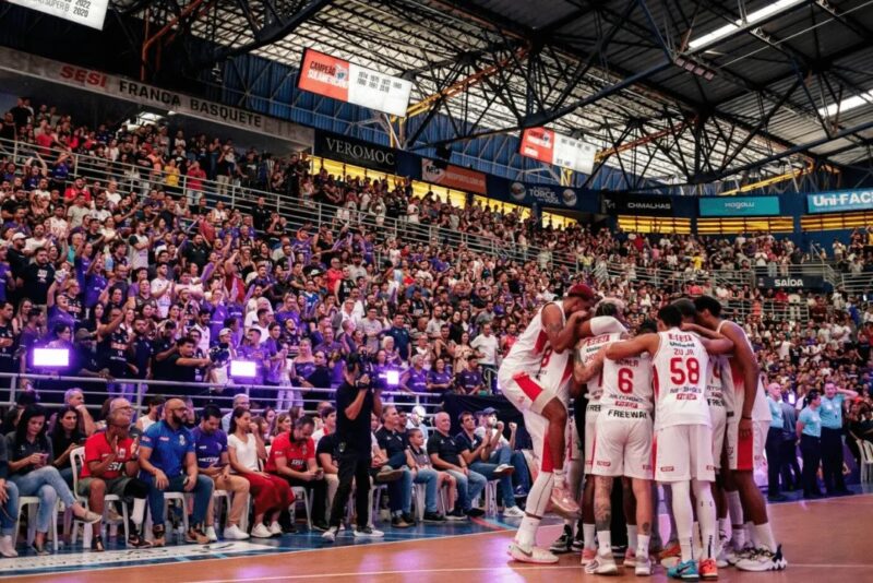 Franca derrota São Paulo em casa e se sagra bicampeão do NBB