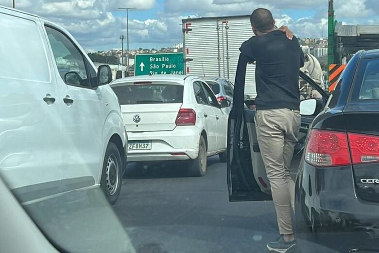 Motociclista morre ao bater em caminhão no Anel Rodoviário