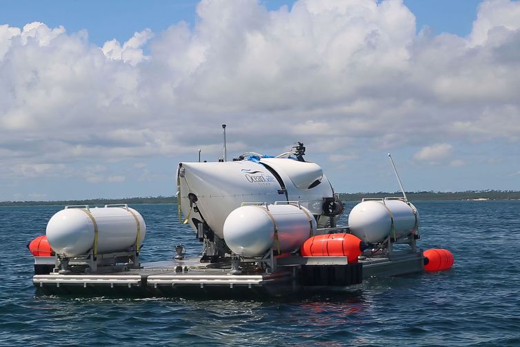 Guarda costeira dos Estados Unidos encontra destroços do submarino Titan em área de busca