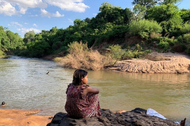 Primeira menstruação é tema de filme inteiramente falado em guarani