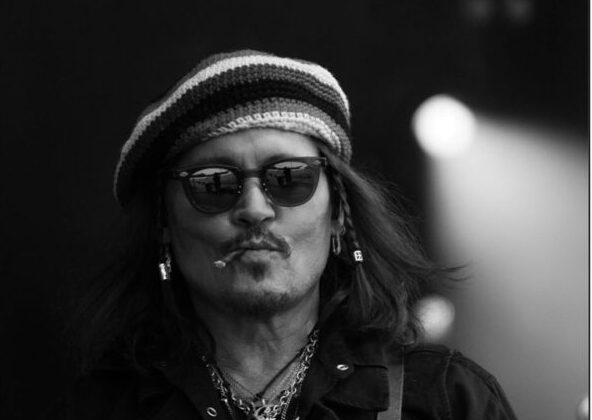 Johnny Depp foi encontrado desacordado em quarto de hotel